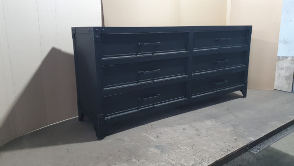 Metallicheskiy-komod-v-stile-loft-Devid